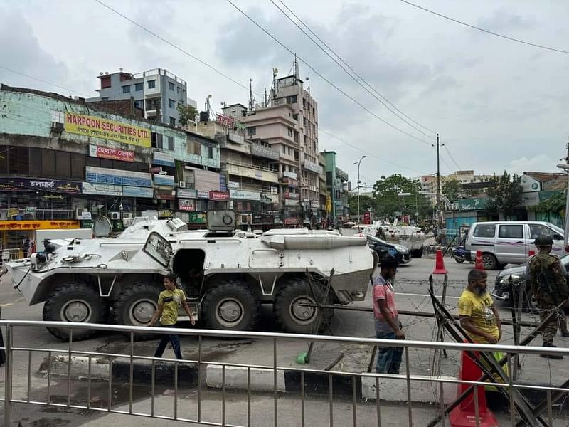 ডিজিএফআই সদর দপ্তরের যাওয়ার কথা জানিয়ে ফেসবুকে দেওয়া পোস্টের সঙ্গে এই ছবিটি যুক্ত করেন পাঠশালা সাউথ এশিয়ান মিডিয়া ইনস্টিটিউটের প্রতিষ্ঠাতা শহিদুল আলম